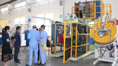 浙江客戶(hù)來(lái)訪驗(yàn)收自動(dòng)滾噴機(jī)AJL.R90型噴涂設(shè)備