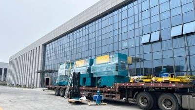 又發了2臺噴膠機和1臺外圓滾涂機給汽車減震老客戶