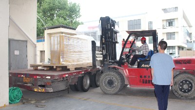 河南恒發(fā)內孔滾膠機發(fā)貨--汽車橡膠減震件專用